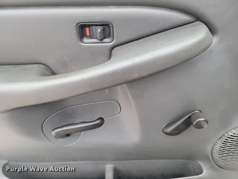 image for item ME9750 2005 GMC Sierra 2500HD  pickup truck