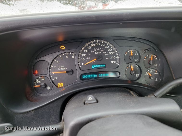 image for item ME9750 2005 GMC Sierra 2500HD  pickup truck