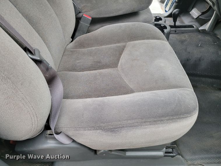 image for item ME9750 2005 GMC Sierra 2500HD  pickup truck