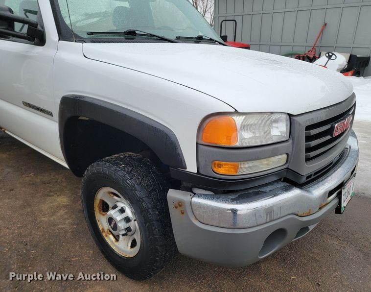 image for item ME9750 2005 GMC Sierra 2500HD  pickup truck