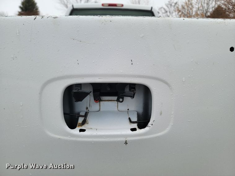 image for item ME9750 2005 GMC Sierra 2500HD  pickup truck