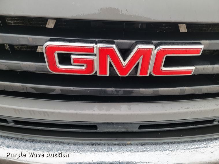 image for item ME9750 2005 GMC Sierra 2500HD  pickup truck