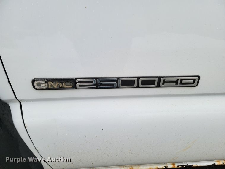 image for item ME9750 2005 GMC Sierra 2500HD  pickup truck