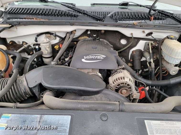 image for item ME9750 2005 GMC Sierra 2500HD  pickup truck