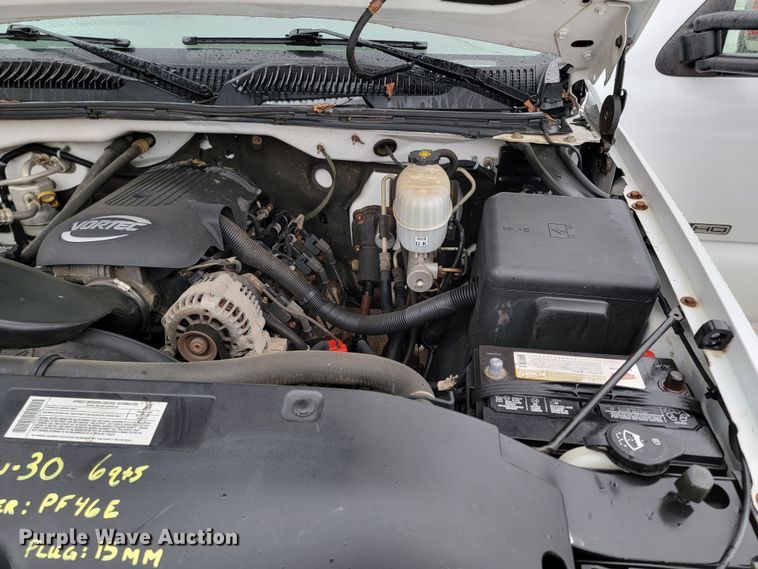 image for item ME9750 2005 GMC Sierra 2500HD  pickup truck