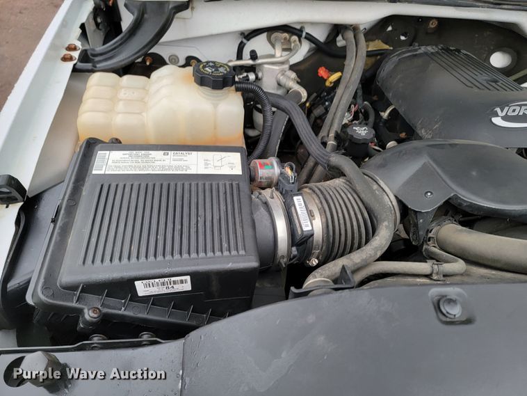 image for item ME9750 2005 GMC Sierra 2500HD  pickup truck