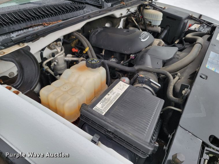 image for item ME9750 2005 GMC Sierra 2500HD  pickup truck