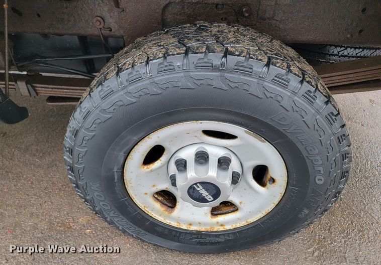 image for item ME9750 2005 GMC Sierra 2500HD  pickup truck