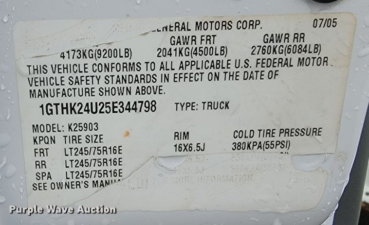 image for item ME9750 2005 GMC Sierra 2500HD  pickup truck