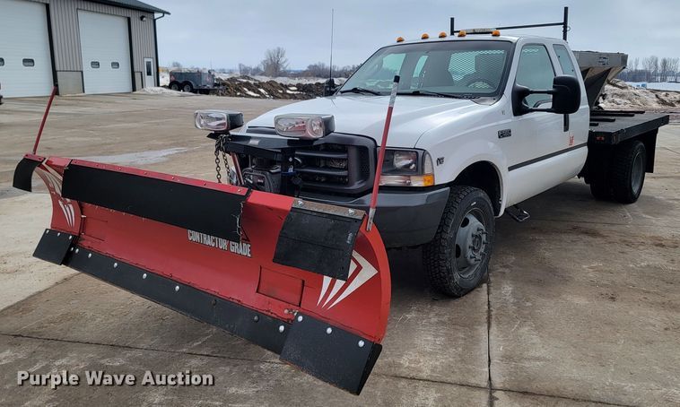 image for item ME9776 2003 Ford F550 Super Duty XL  SuperCab flatbed truck