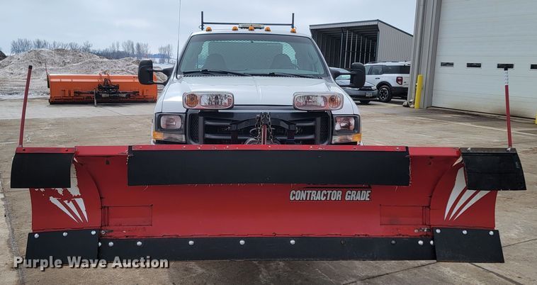 image for item ME9776 2003 Ford F550 Super Duty XL  SuperCab flatbed truck