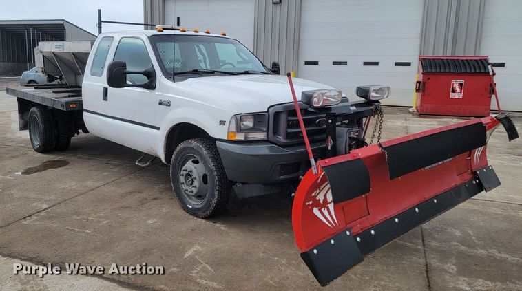 image for item ME9776 2003 Ford F550 Super Duty XL  SuperCab flatbed truck