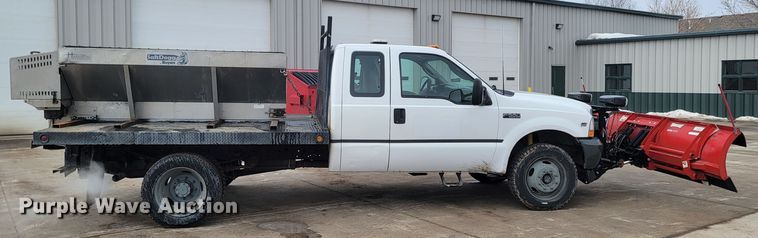 image for item ME9776 2003 Ford F550 Super Duty XL  SuperCab flatbed truck