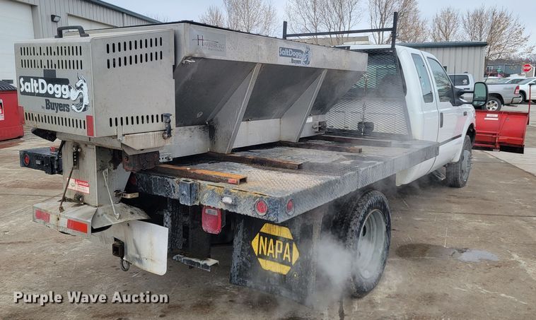 image for item ME9776 2003 Ford F550 Super Duty XL  SuperCab flatbed truck