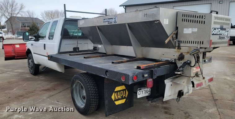 image for item ME9776 2003 Ford F550 Super Duty XL  SuperCab flatbed truck