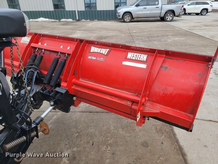 image for item ME9776 2003 Ford F550 Super Duty XL  SuperCab flatbed truck