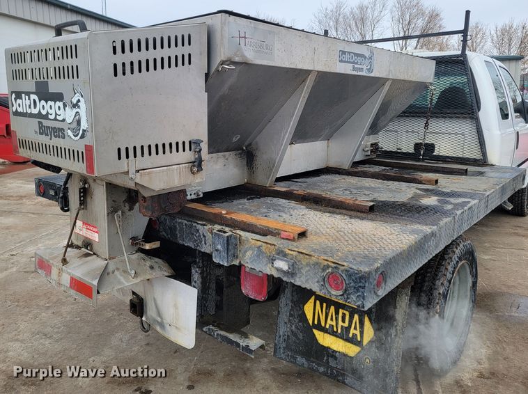 image for item ME9776 2003 Ford F550 Super Duty XL  SuperCab flatbed truck