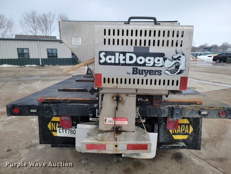 image for item ME9776 2003 Ford F550 Super Duty XL  SuperCab flatbed truck