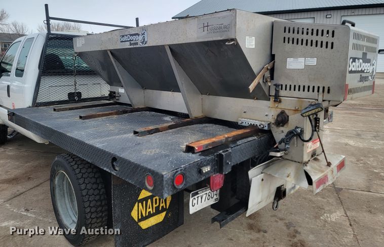 image for item ME9776 2003 Ford F550 Super Duty XL  SuperCab flatbed truck