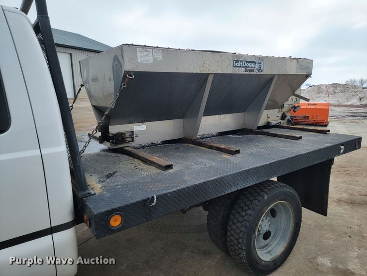 image for item ME9776 2003 Ford F550 Super Duty XL  SuperCab flatbed truck