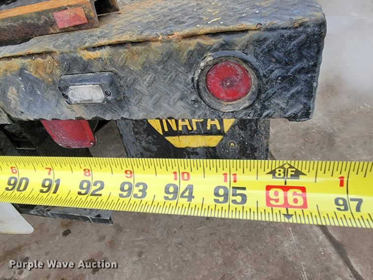 image for item ME9776 2003 Ford F550 Super Duty XL  SuperCab flatbed truck