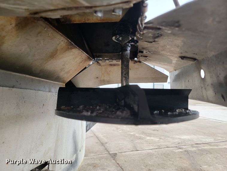 image for item ME9776 2003 Ford F550 Super Duty XL  SuperCab flatbed truck