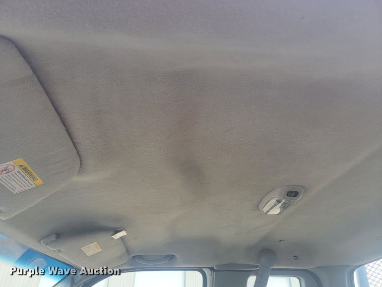 image for item ME9776 2003 Ford F550 Super Duty XL  SuperCab flatbed truck