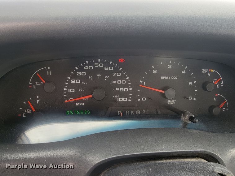 image for item ME9776 2003 Ford F550 Super Duty XL  SuperCab flatbed truck