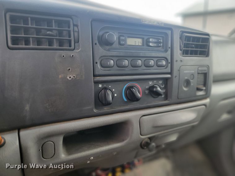 image for item ME9776 2003 Ford F550 Super Duty XL  SuperCab flatbed truck