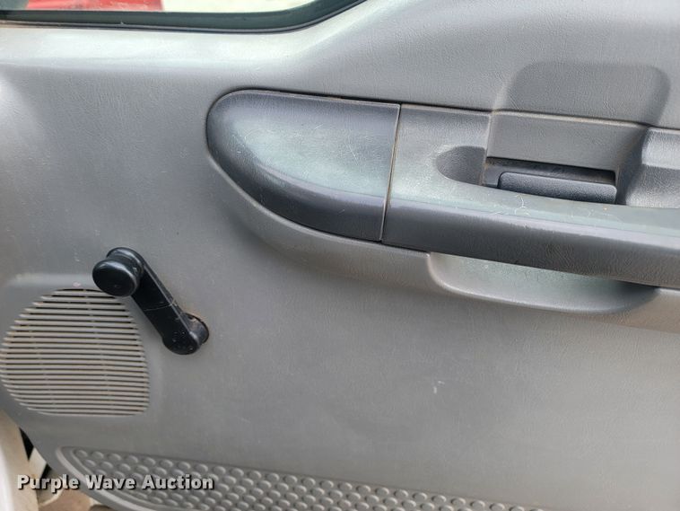 image for item ME9776 2003 Ford F550 Super Duty XL  SuperCab flatbed truck