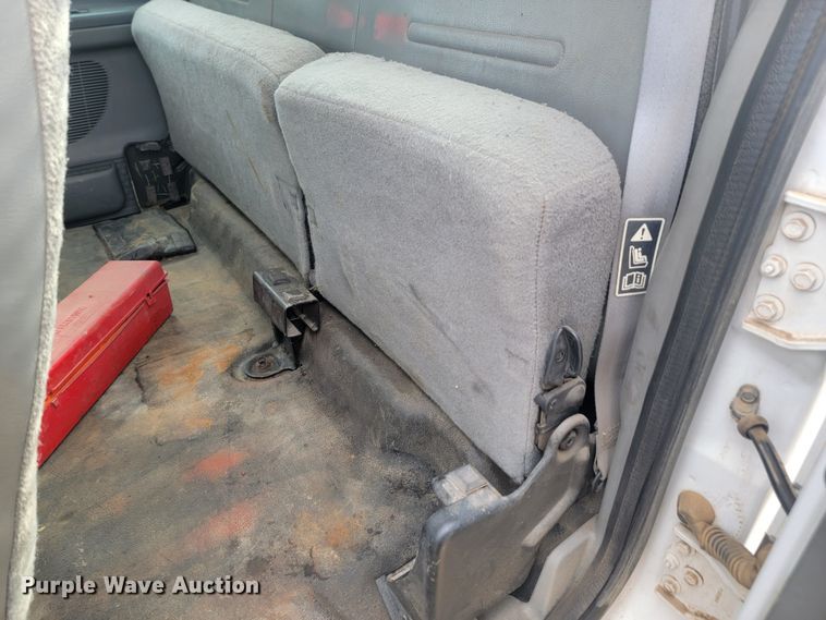 image for item ME9776 2003 Ford F550 Super Duty XL  SuperCab flatbed truck