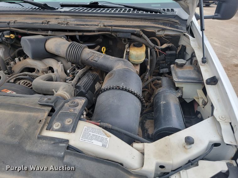 image for item ME9776 2003 Ford F550 Super Duty XL  SuperCab flatbed truck