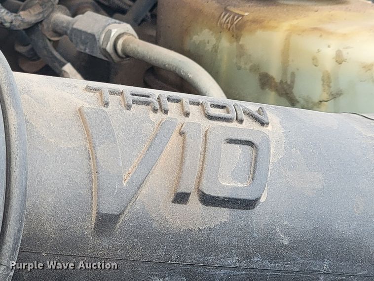 image for item ME9776 2003 Ford F550 Super Duty XL  SuperCab flatbed truck