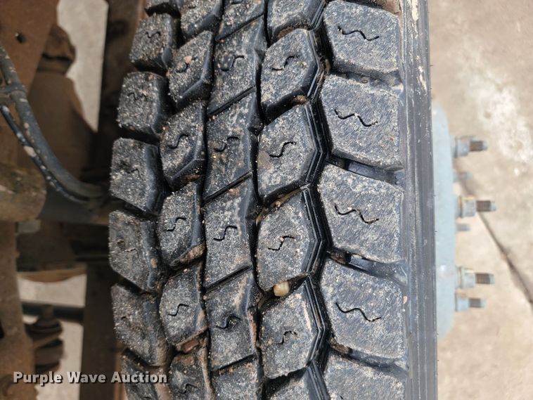 image for item ME9776 2003 Ford F550 Super Duty XL  SuperCab flatbed truck