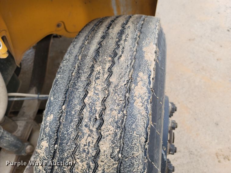 image for item MH9751 2005 Thomas Built Buses FS65  school bus