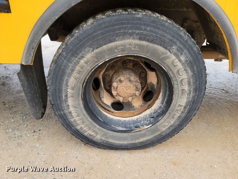 image for item MH9751 2005 Thomas Built Buses FS65  school bus