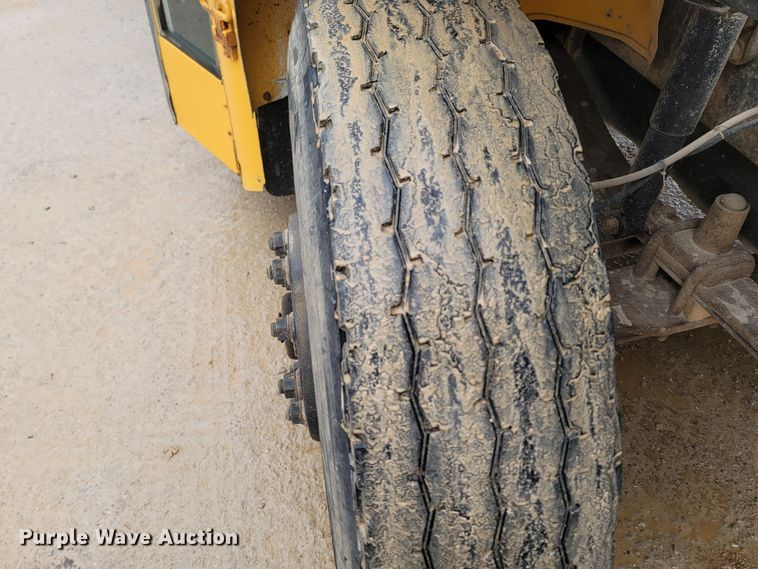 image for item MH9751 2005 Thomas Built Buses FS65  school bus