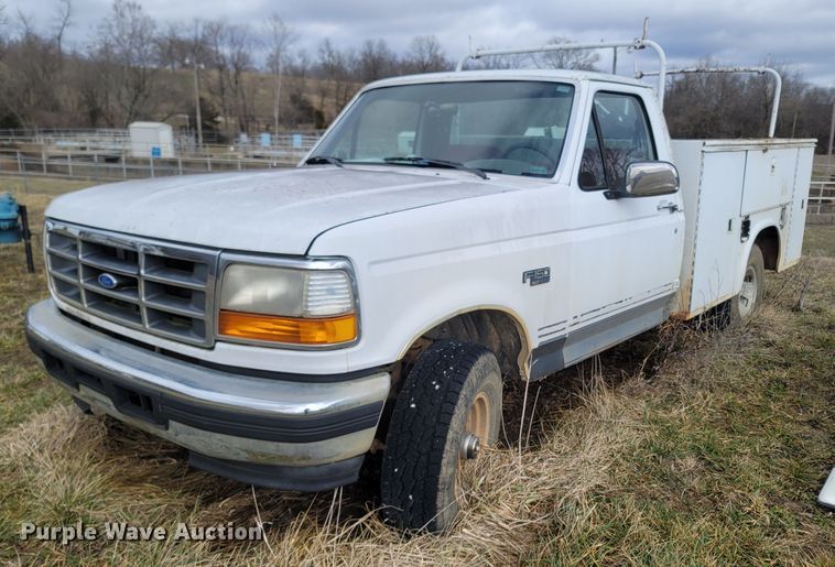 image for item MH9754 1992 Ford F150  utility bed pickup truck