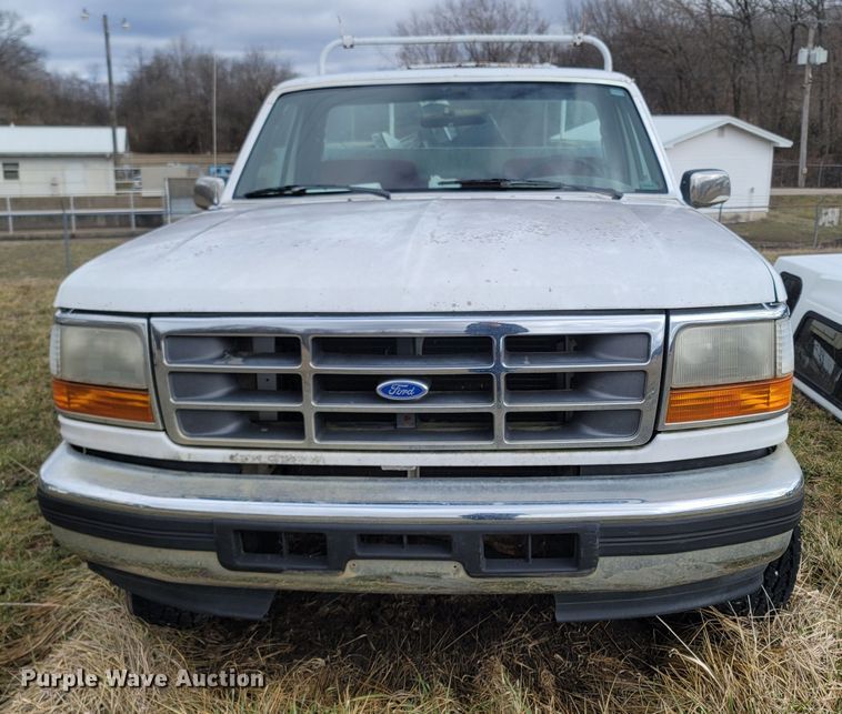 image for item MH9754 1992 Ford F150  utility bed pickup truck
