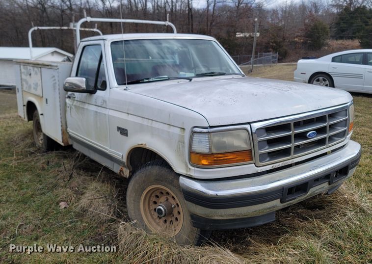 image for item MH9754 1992 Ford F150  utility bed pickup truck