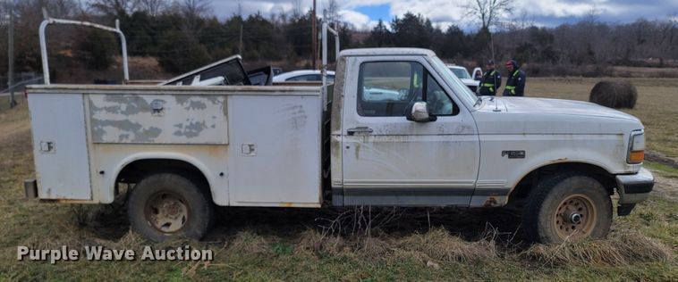 image for item MH9754 1992 Ford F150  utility bed pickup truck