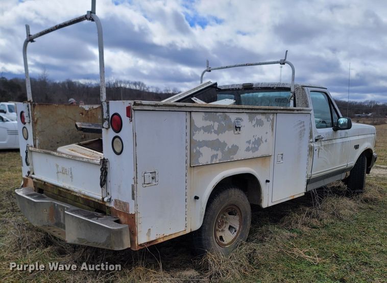 image for item MH9754 1992 Ford F150  utility bed pickup truck