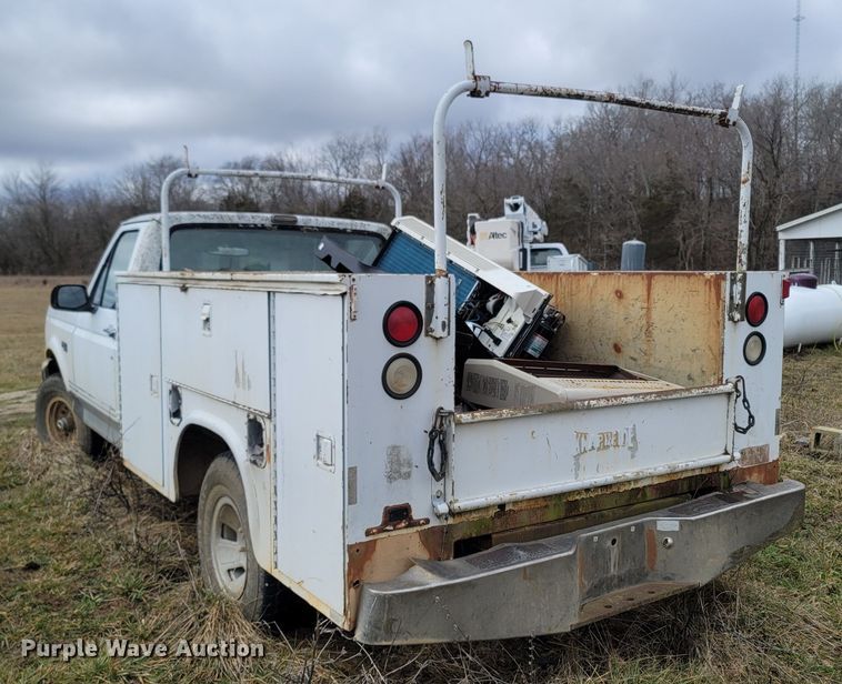 image for item MH9754 1992 Ford F150  utility bed pickup truck