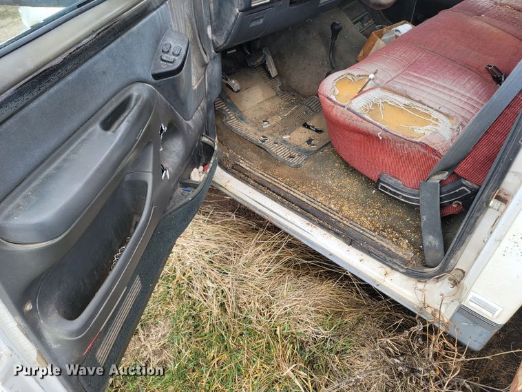 image for item MH9754 1992 Ford F150  utility bed pickup truck