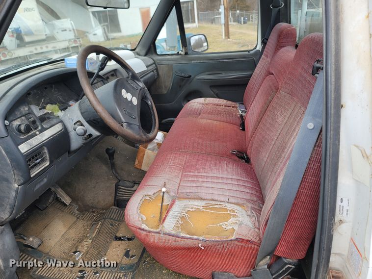 image for item MH9754 1992 Ford F150  utility bed pickup truck