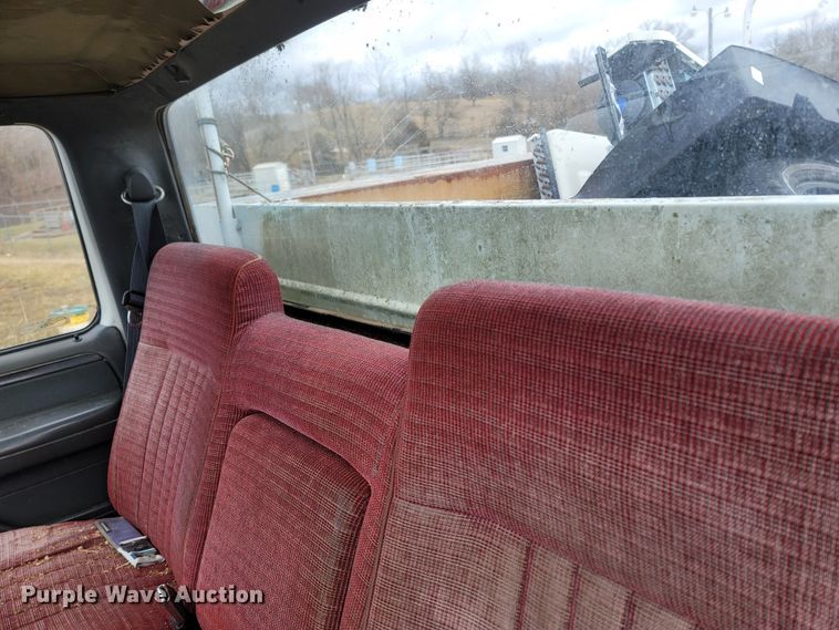 image for item MH9754 1992 Ford F150  utility bed pickup truck