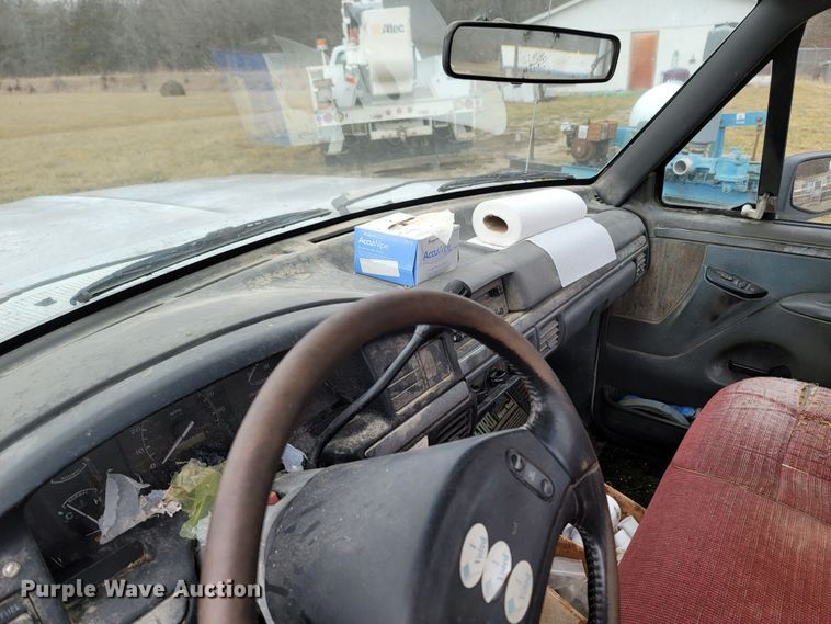 image for item MH9754 1992 Ford F150  utility bed pickup truck