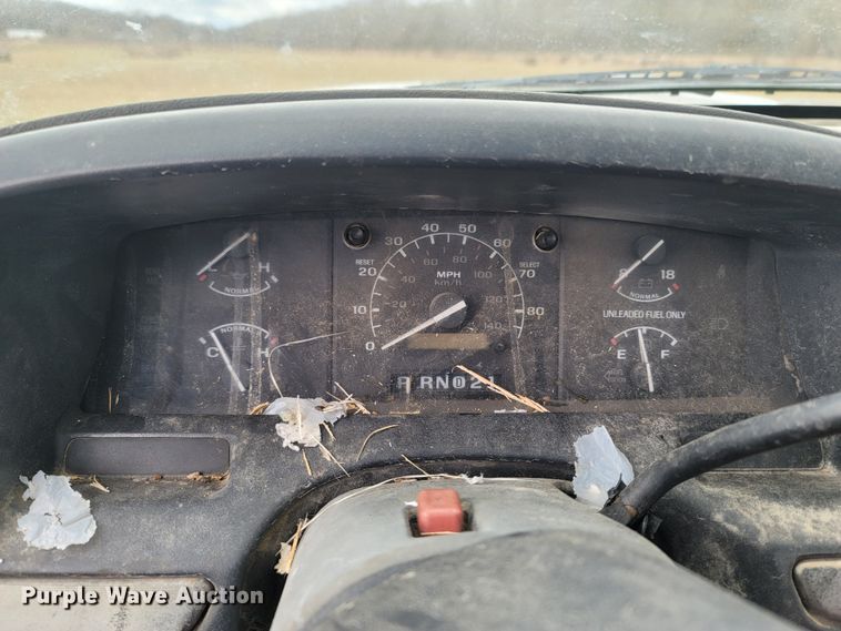 image for item MH9754 1992 Ford F150  utility bed pickup truck