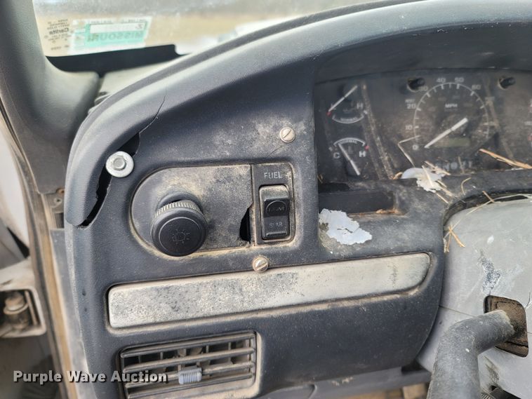 image for item MH9754 1992 Ford F150  utility bed pickup truck