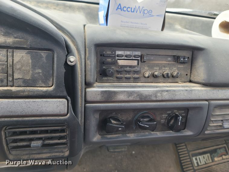 image for item MH9754 1992 Ford F150  utility bed pickup truck